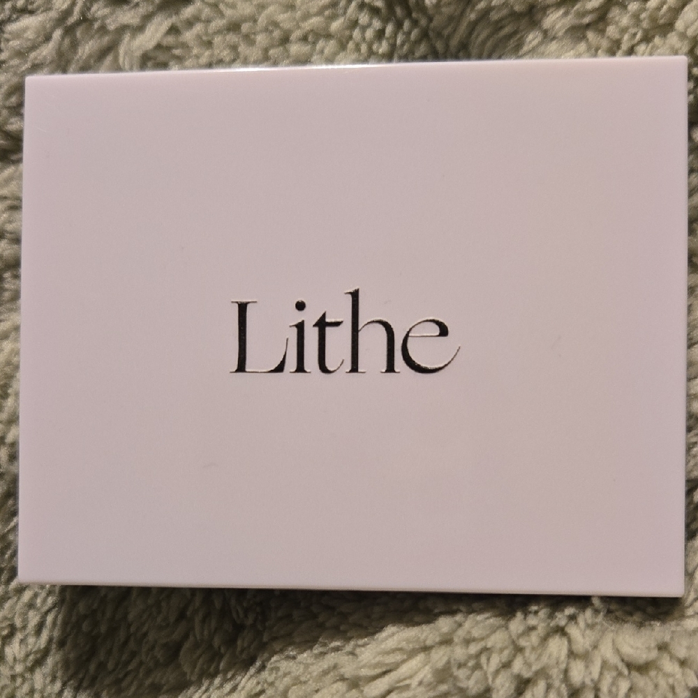 Lithe Eyeshadow Palette - Elegant Shades